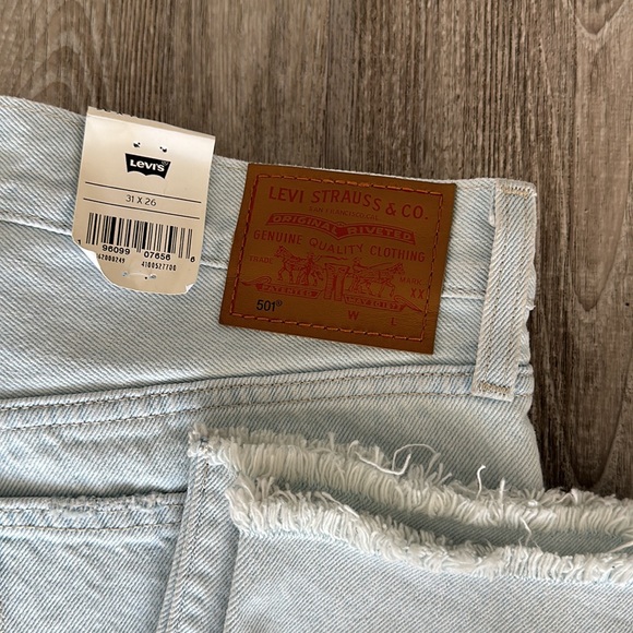 Levi’s 501 Crop Jeans - Picture 7 of 7